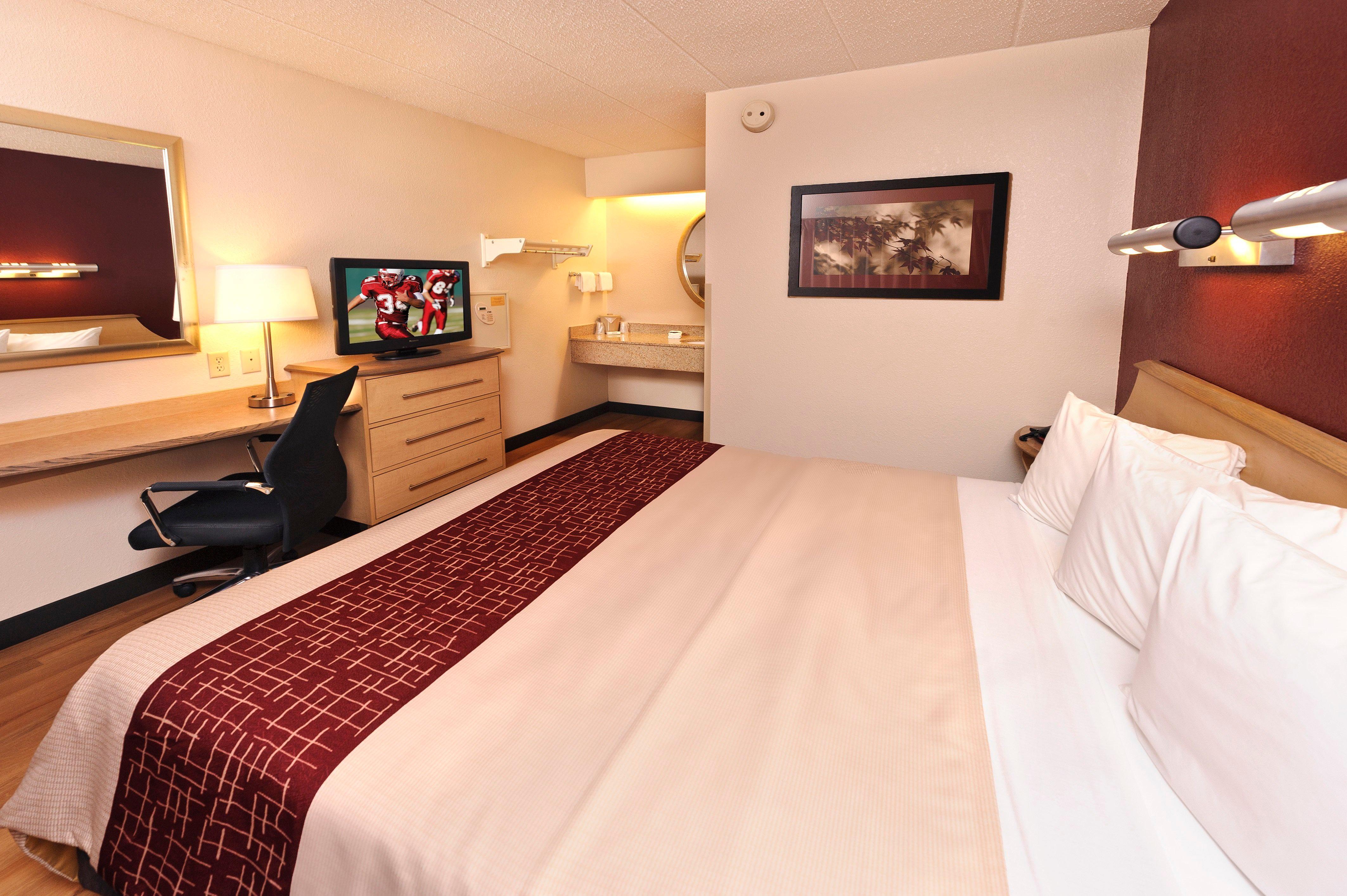 Red Roof Inn Феърмонт Екстериор снимка
