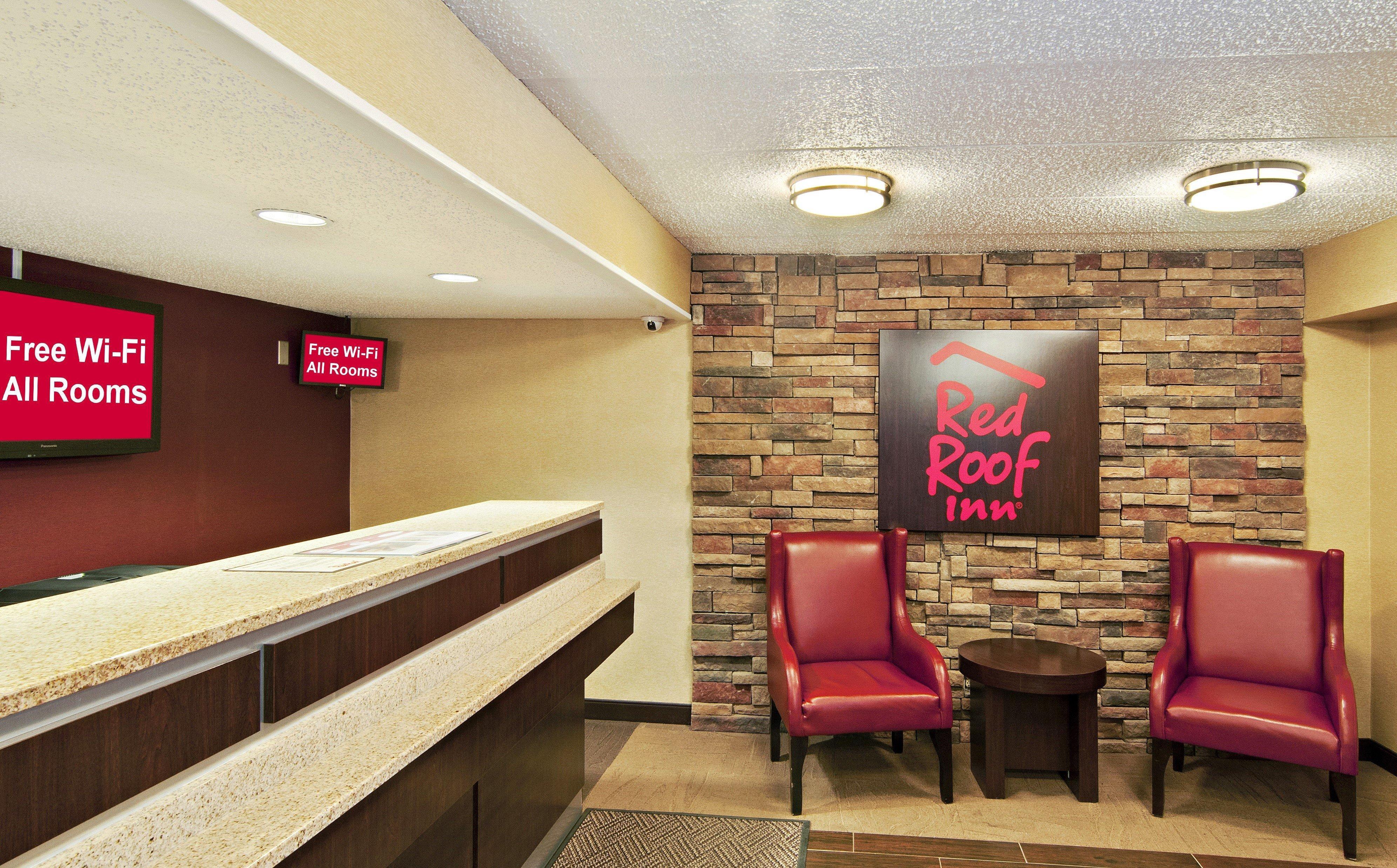 Red Roof Inn Феърмонт Екстериор снимка