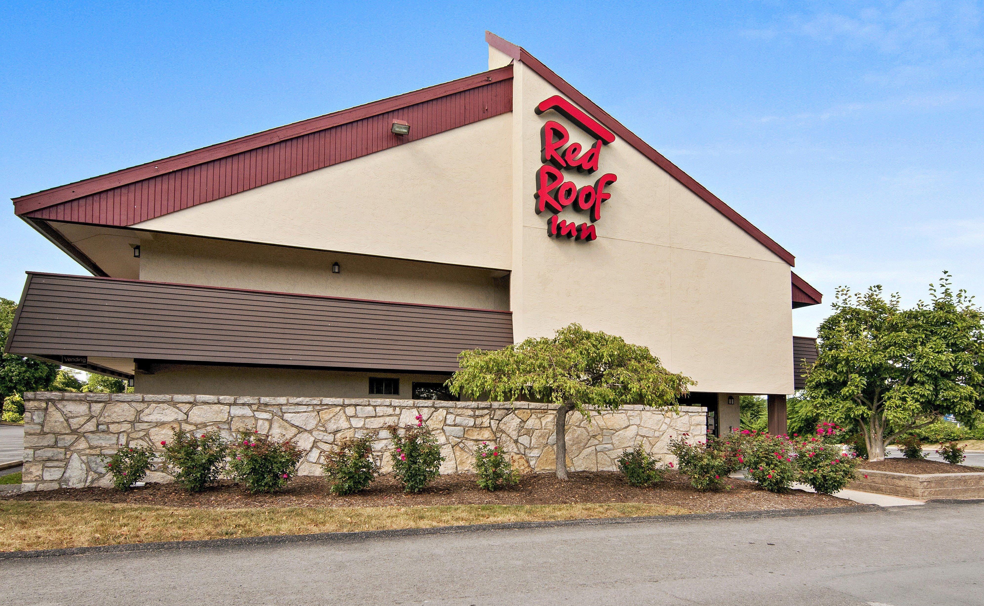 Red Roof Inn Феърмонт Екстериор снимка