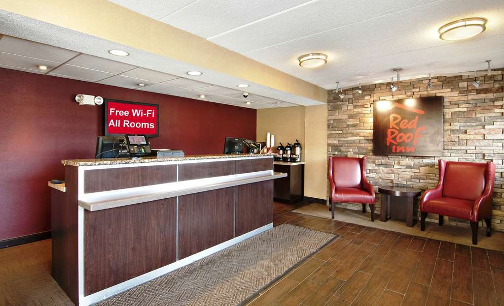 Red Roof Inn Феърмонт Интериор снимка