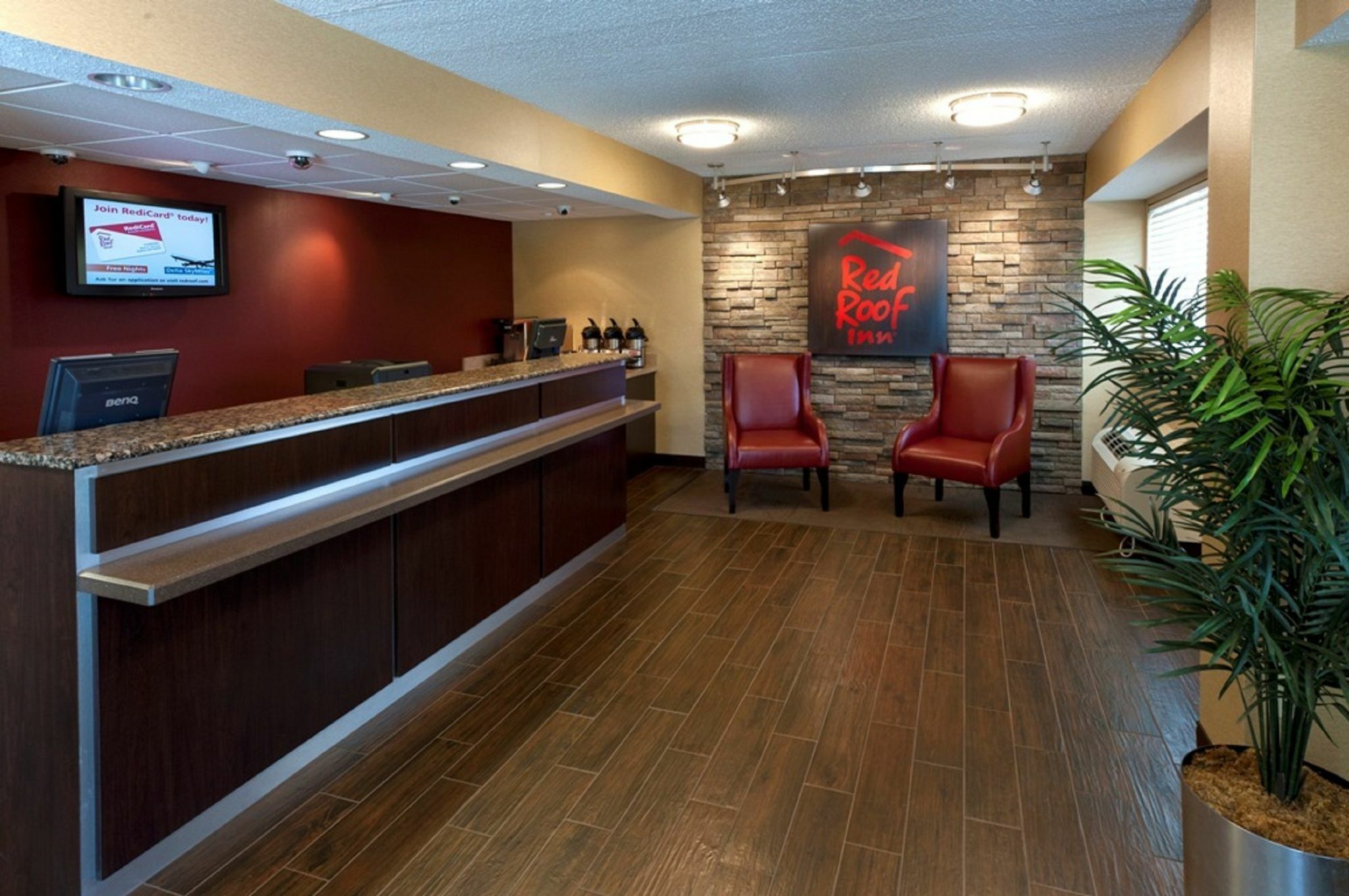 Red Roof Inn Феърмонт Екстериор снимка